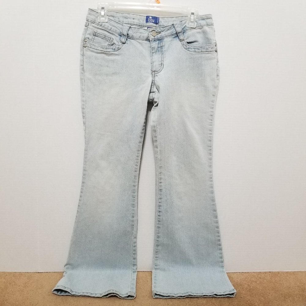 Lilu jeans 3 Short floral hibiscus embroidered back pocket boho Y2K flare denim